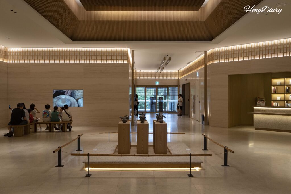 Exhibition displays and glass cases inside the Silla History Gallery at Gyeongju National Museum