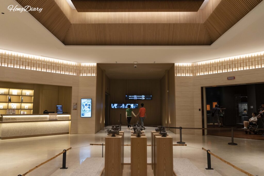 国立慶州博物館 新羅歴史館のガラスケース展示