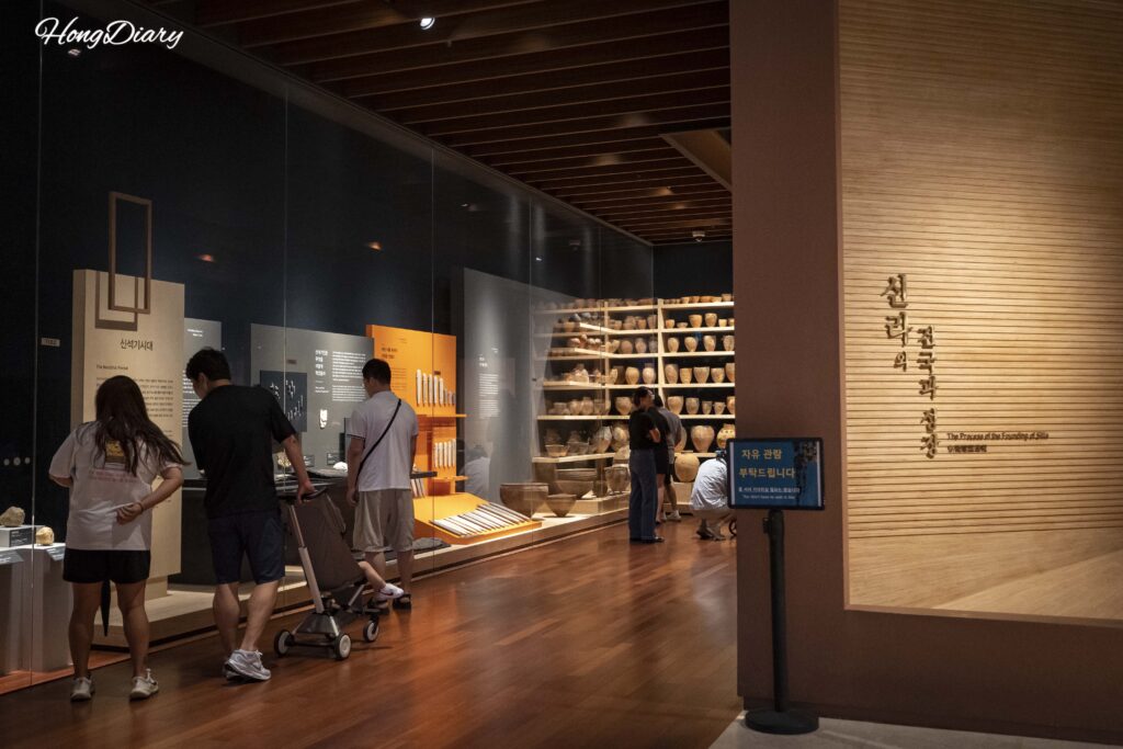 国立慶州博物館 新羅歴史館 第1室「新羅の建国と成長」の展示風景