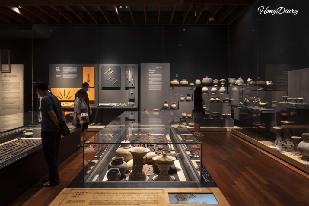国立慶州博物館 新羅歴史館 第1室に展示された古代の遺物
