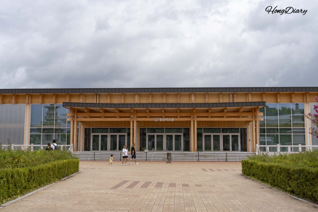 国立慶州博物館 新羅千年宝庫(開放型収蔵庫)の外観