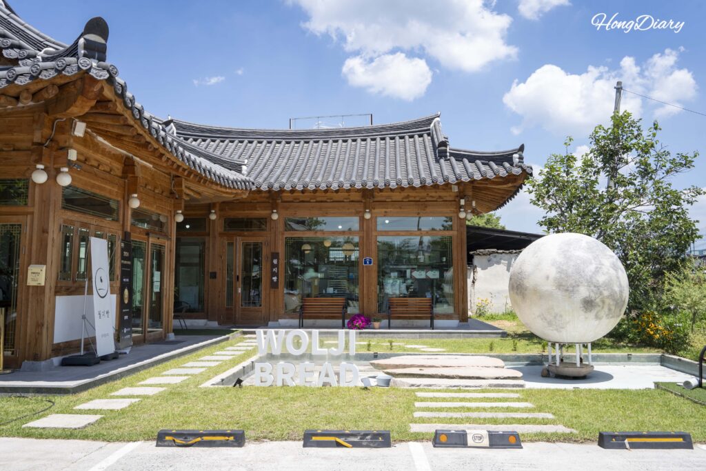 Wolji Bread hanok bakery exterior on Bunhwang-ro in Gyeongju