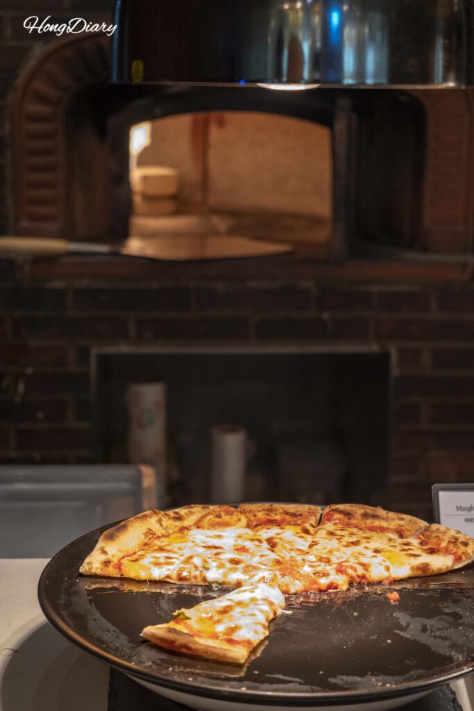 Wood-fired pizza station with a brick oven at Ristorante, Hotel Nongshim Busan