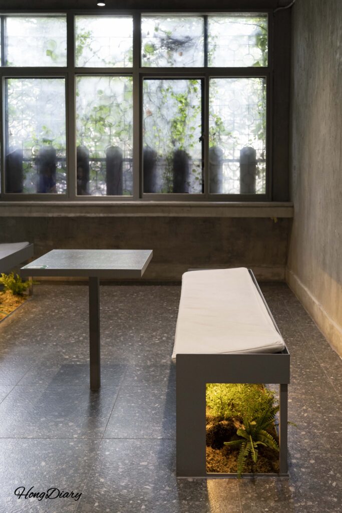 Asientos en la sala de verano del café Yeoldudal Miryang