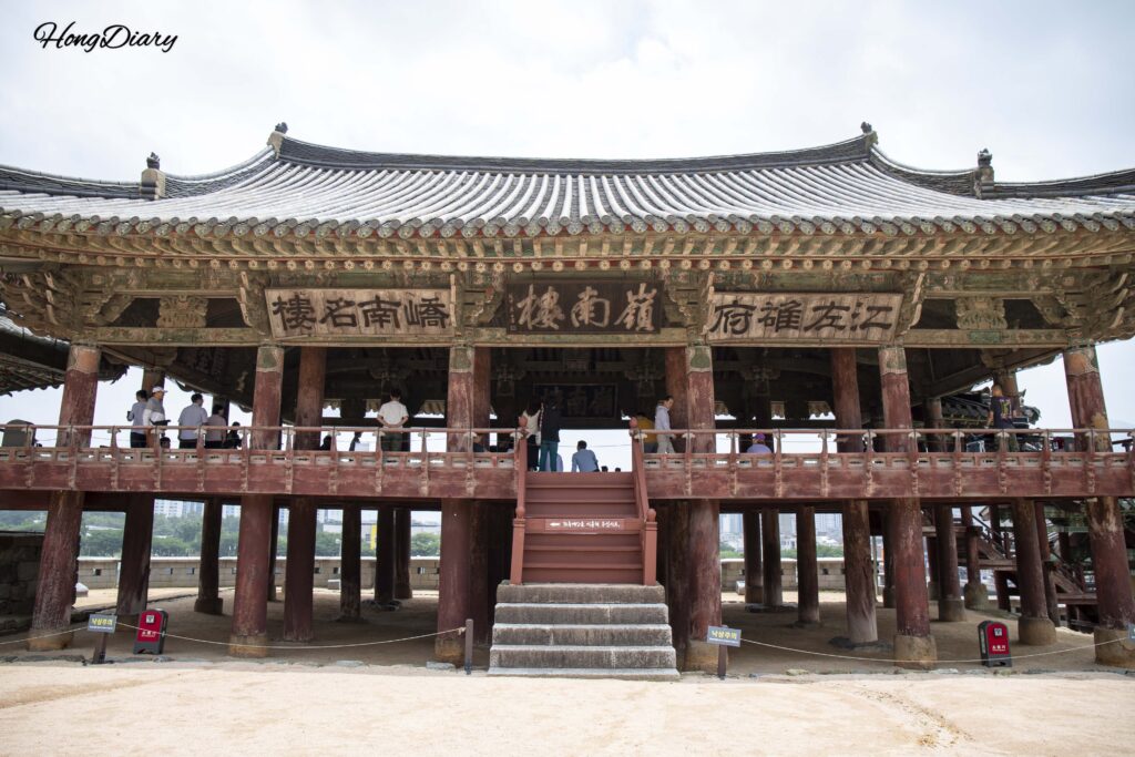 密陽・嶺南楼の正面外観（韓国国宝・1884年再建）