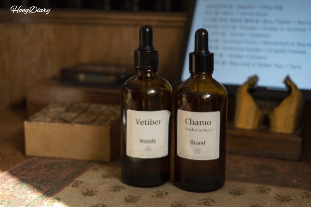 Tiras de prueba olfativa (mouillettes) usadas durante la clase de perfumes en ADoR