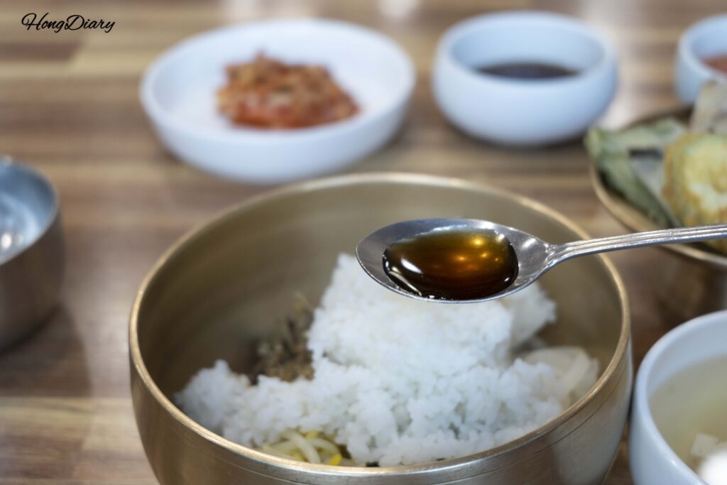 ホッチェサパッのビビンバに使う熟成醤油（カンジャン） — コチュジャンの代わりに使う伝統的な味付け
