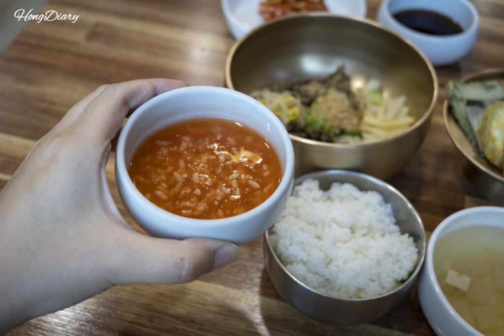 Andong sikhye, a spicy-sweet traditional rice beverage served as dessert with heotjesabap in Andong