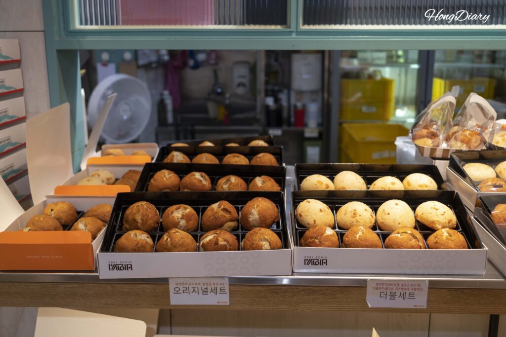 Sets de regalo de Pie Manju Original y Doble de la Panadería B&C en la Estación de Busan