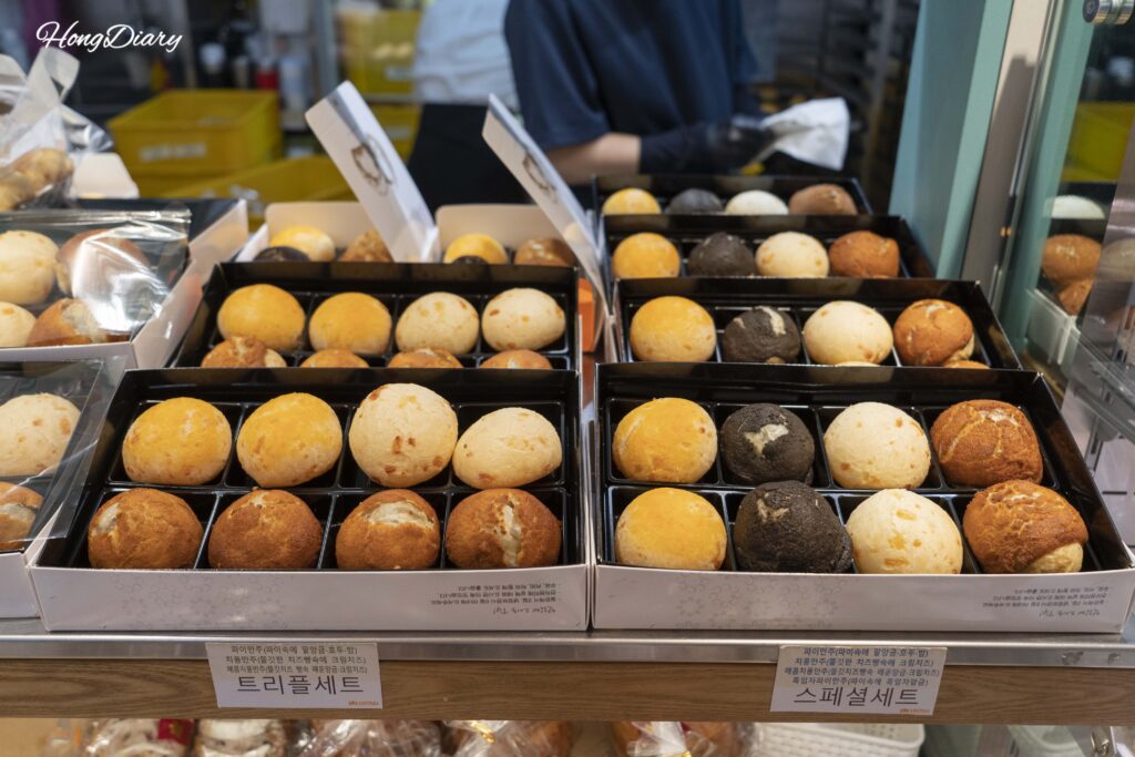 B&C Bakery Pie Manju Triple gift set box for sale at Busan Station
