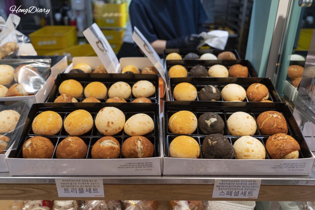 B&C製菓のパイ饅頭トリプルセットのギフトボックス（釜山駅店）