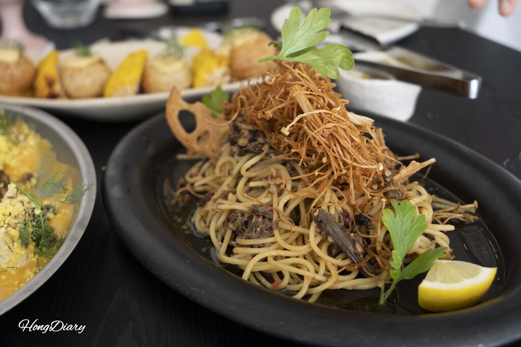 釜山ARPのシグネチャーメニュー、ワラビパスタ（ミシュランビブグルマン掲載）