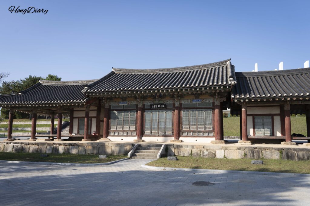 扶蘇山城の手前にある扶風館（朝鮮時代の客舎）の外観