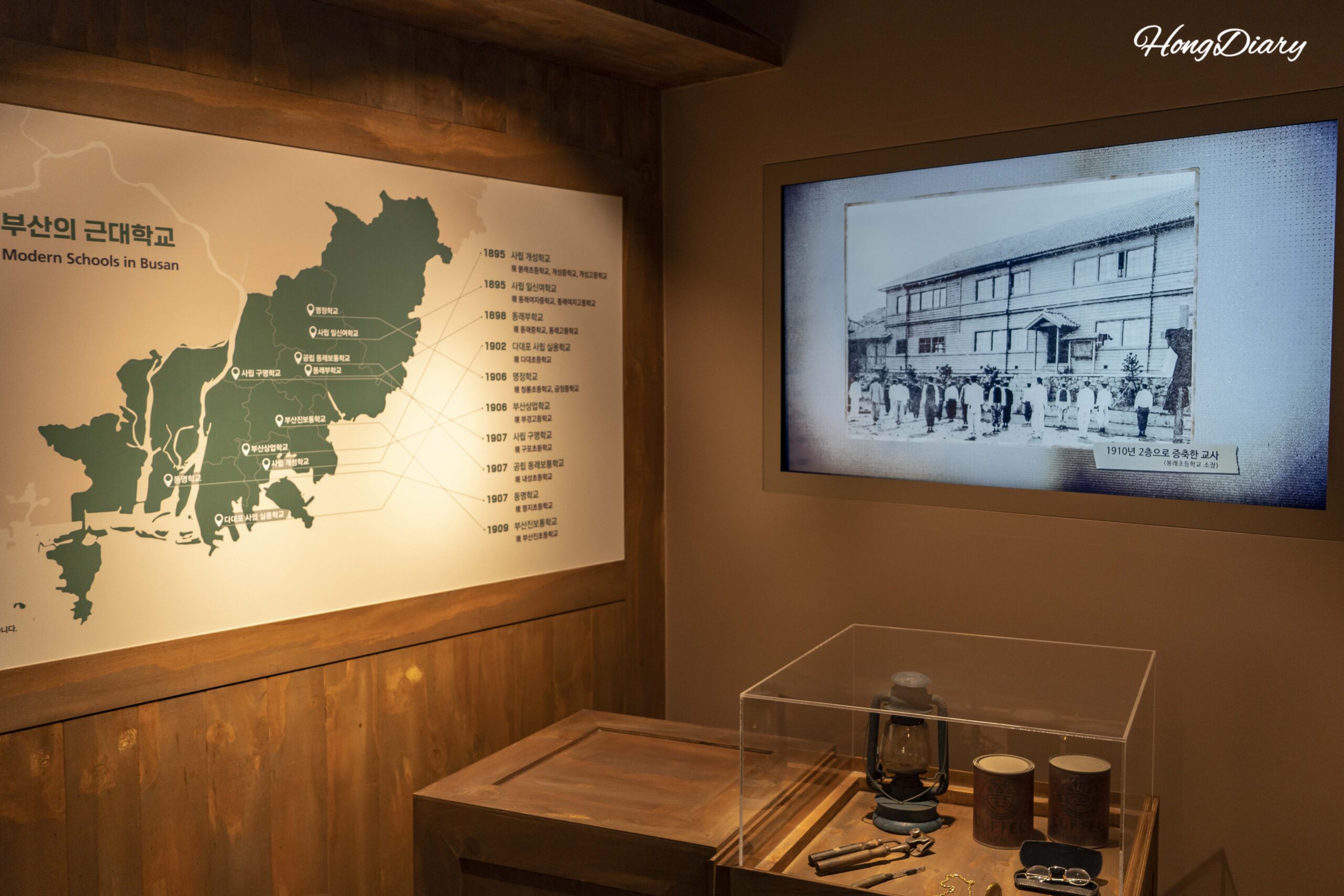 Espacio de experiencia del seodang (escuela tradicional coreana) y exhibición del Cheonjamun en el Museo de Historia de la Educación de Busan, planta 2