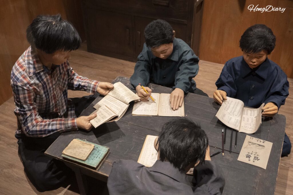 釜山教育歴史館3階に展示されている避難民の子どもが自宅で勉強する様子を再現した模型
