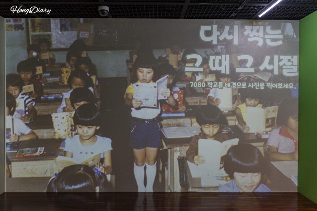 釜山教育歴史館に再現された1970〜80年代の韓国の教室フォトスポット