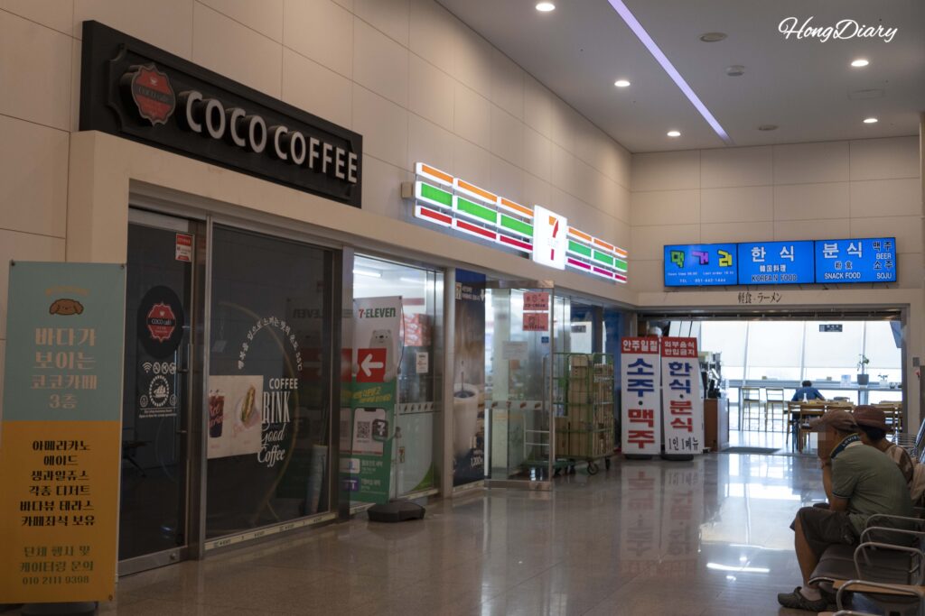 Exterior of the cafe, convenience store, and Meokgeori restaurant on the 3rd floor of Busan ferry terminal