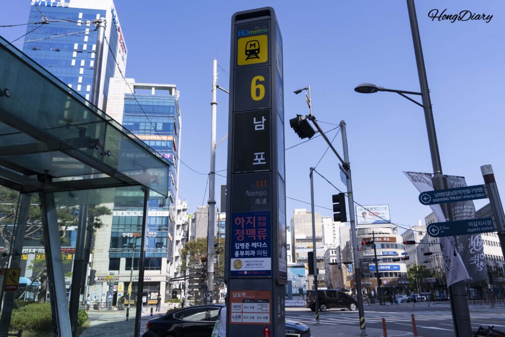 Punto de encuentro del tour sonoro en Busan frente a la salida 6 de la estación Nampo