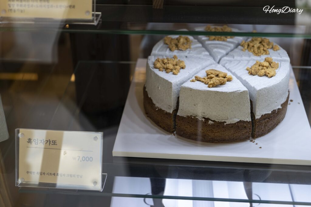 Black sesame cake dessert on display at Byeotnwi hanok cafe in Miryang