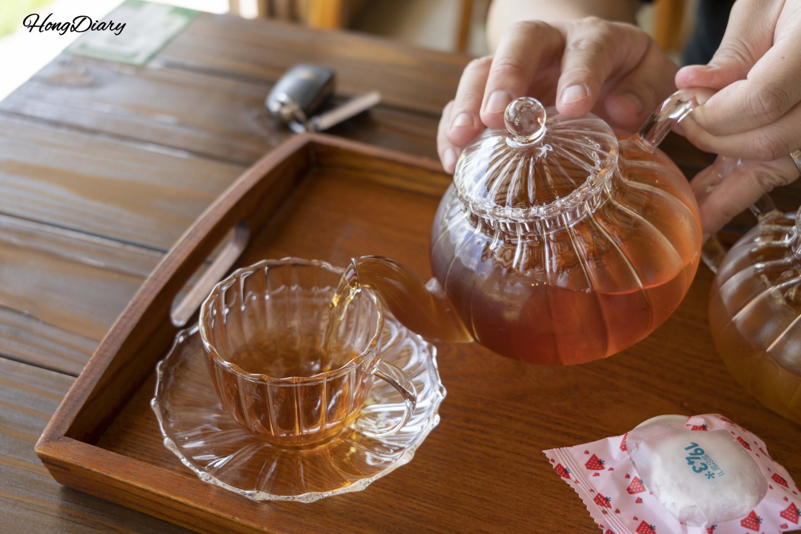 密陽 韓屋カフェ ビョンヌイで注文したピーチウーロンと日月潭紅茶