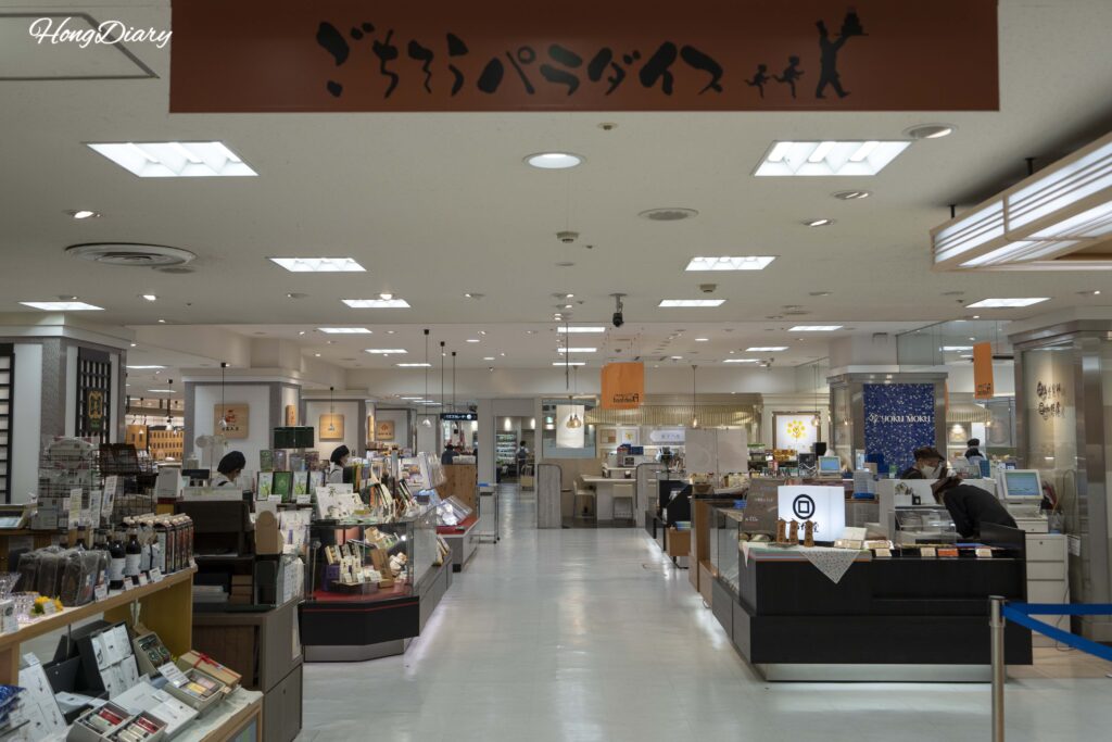 Daimaru Shimonoseki basement food hall with display cases showing specialty products and prepared foods