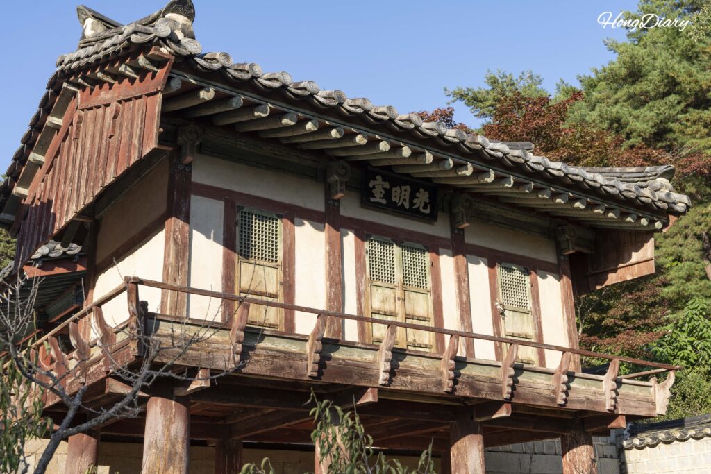 陶山書院内部の伝統的な木造建築群(安東)