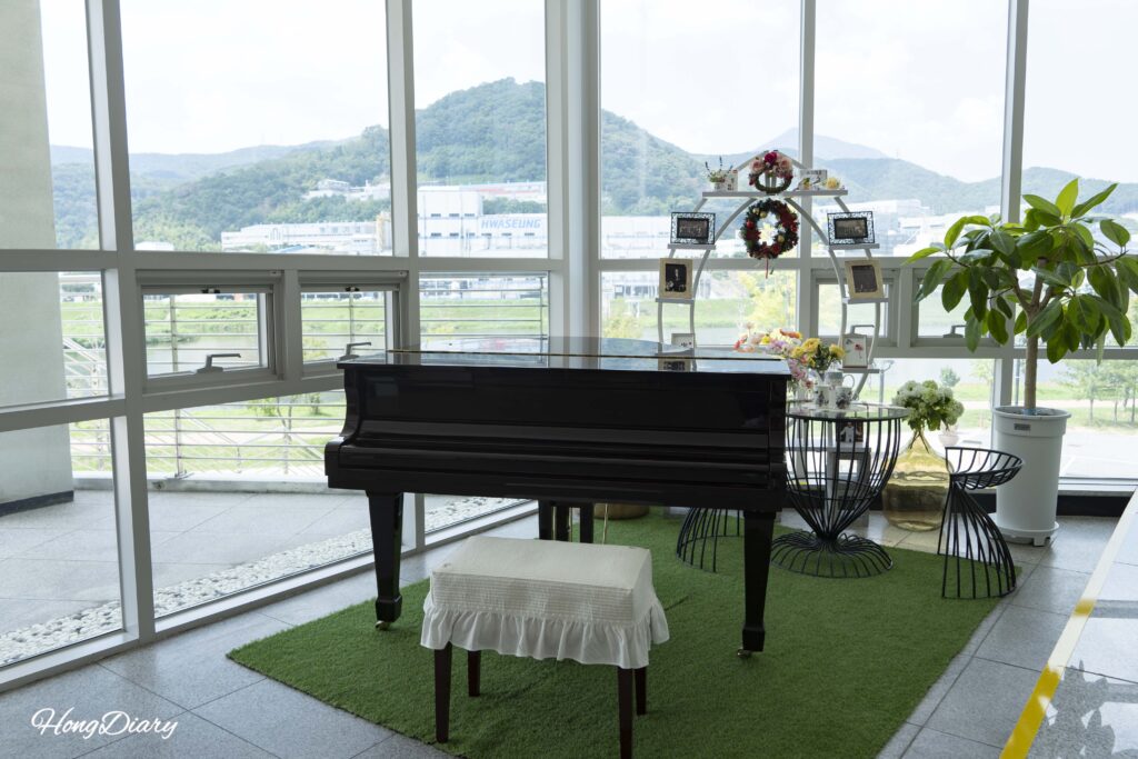 Piano donated by tenor Eom Jeong-haeng beside a large window at Ssangbyeokru Art Hall in Yangsan
