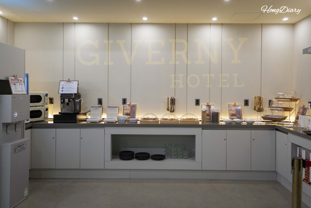 Free breakfast spread at Giverny Hotel Gyeongju including toast, salad, ramyeon, and self-serve egg station