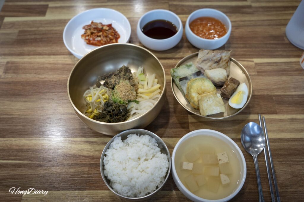 Heotjesabap set meal at Mat 50-nyeon in Andong — soy sauce bibimbap with six types of namul, jeon, and soup served on brass tableware