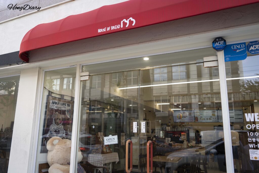 広安里ビーチ近くにあるベーカリーカフェHouse of Bread BBの外観 釜山水営区