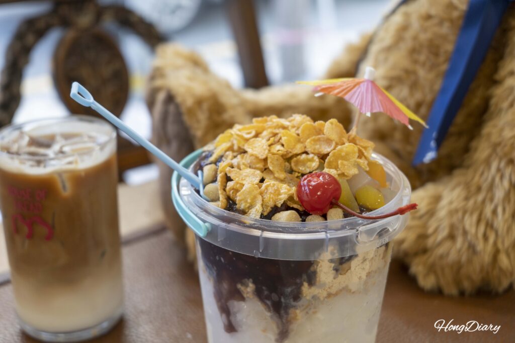 BB Sandcastle Patbingsu Korean shaved ice dessert shaped like a sandcastle at House of Bread BB Gwangalli