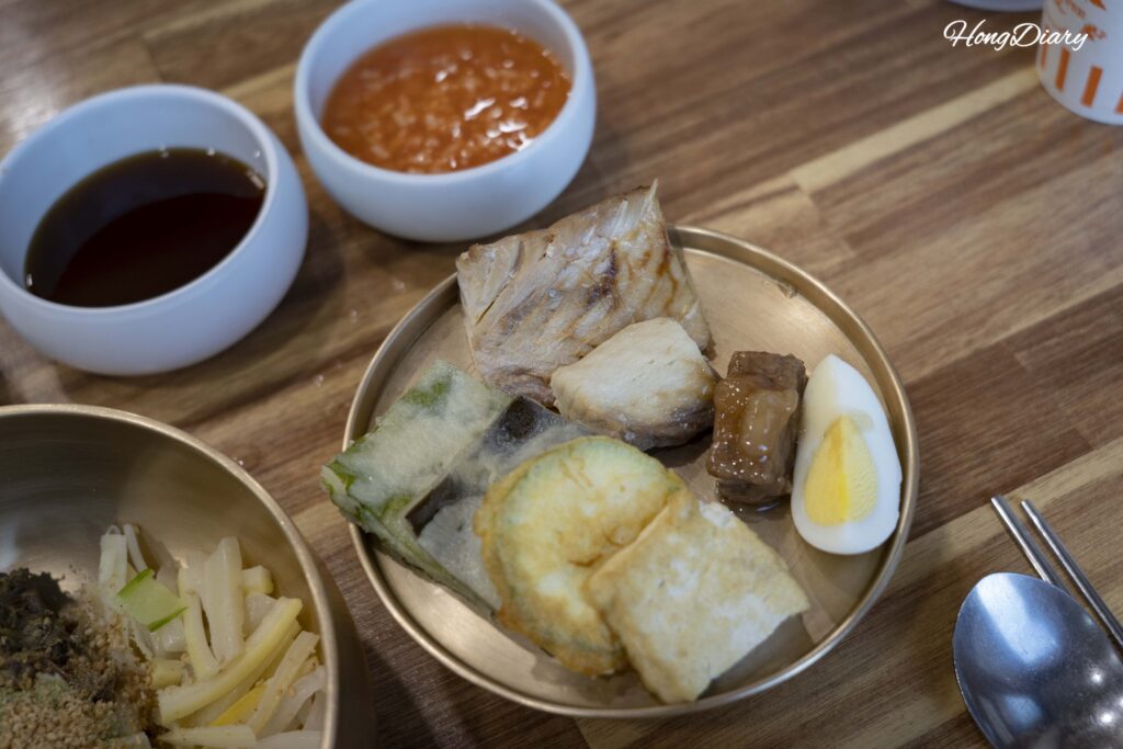安東ホッチェサパッに付くジョン（チヂミ）の盛り合わせ — 卵、豆腐、魚、野菜の薄焼き