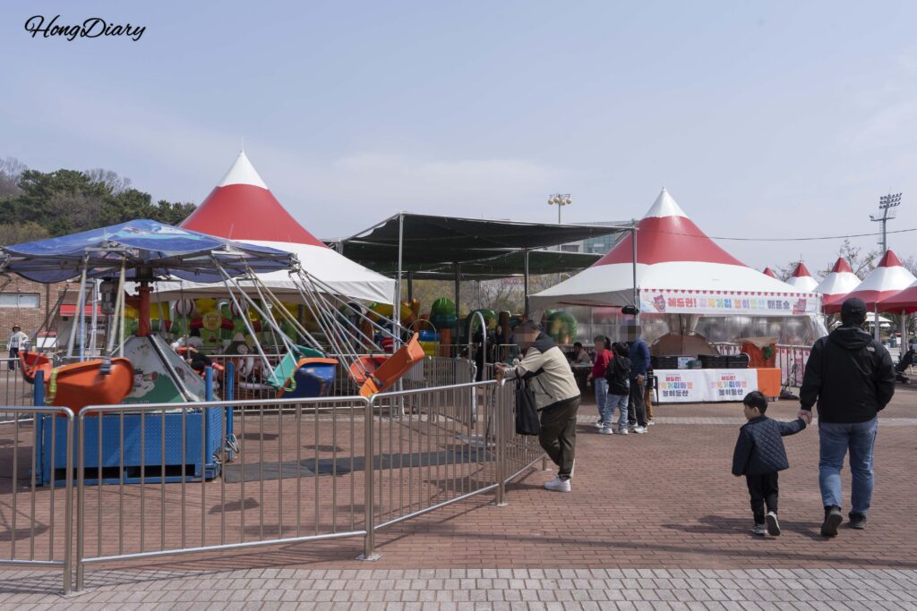 Small children's ride next to Rookie Zone Derby at Let's Run Park Busan