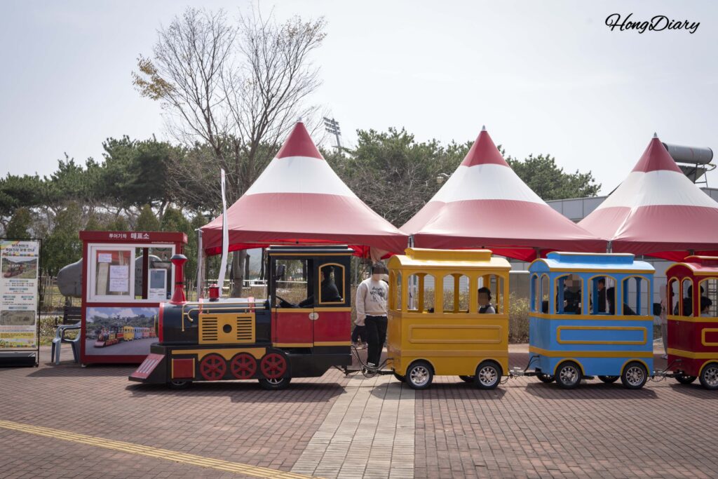 レッツランパーク釜山のルーキーゾーンダービー前を走るツアー汽車