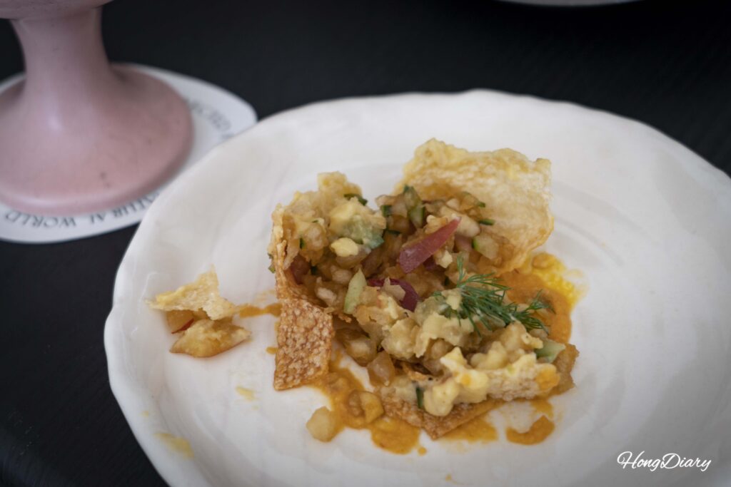 Corte del crumble de champiñones mostrando el relleno de hongos finamente picados en ARP