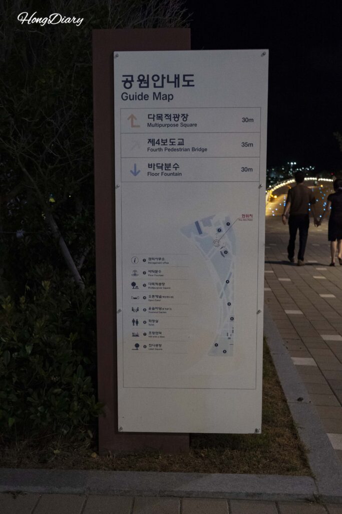 北港親水公園入口の案内図。園内施設と散策コースが表示されている