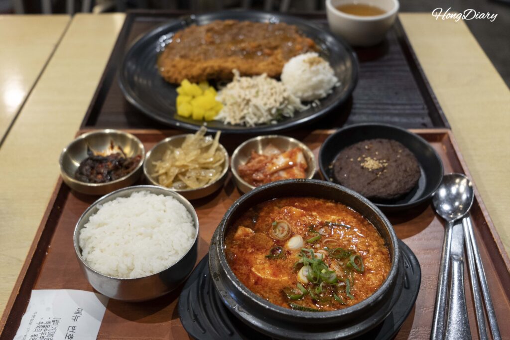 Giant pork cutlet and seafood sundubu jjigae set meal ordered at Plating food court in Gimhae Airport