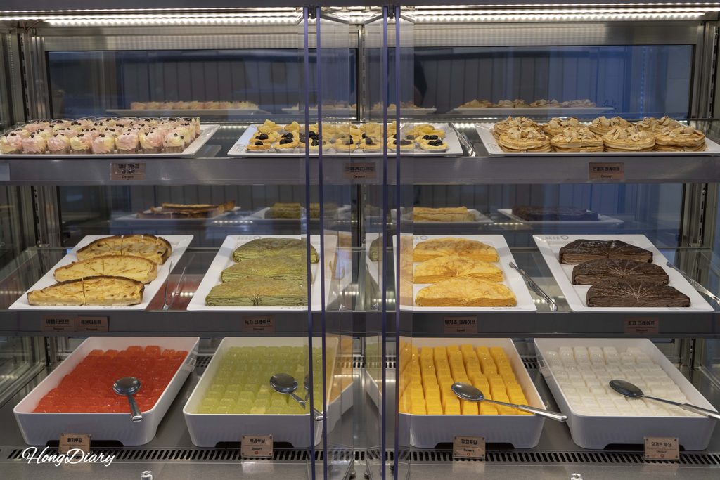 Dessert station at QooQoo Yangsan with cakes, pastries, and bread