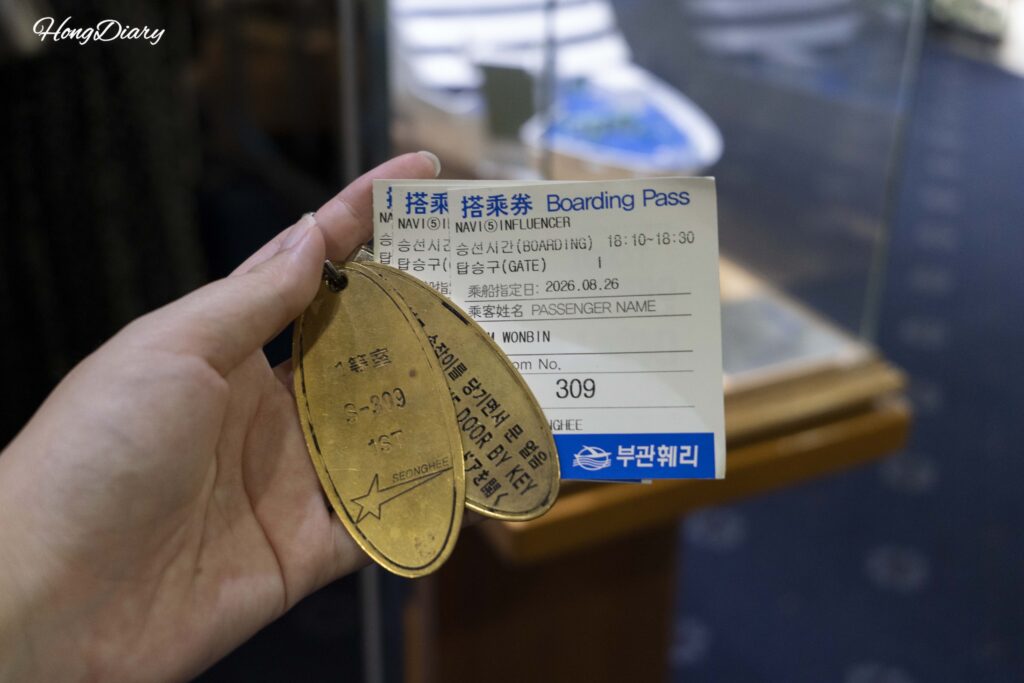 Boleto de embarque y llave de cabina del ferry Seonghee
