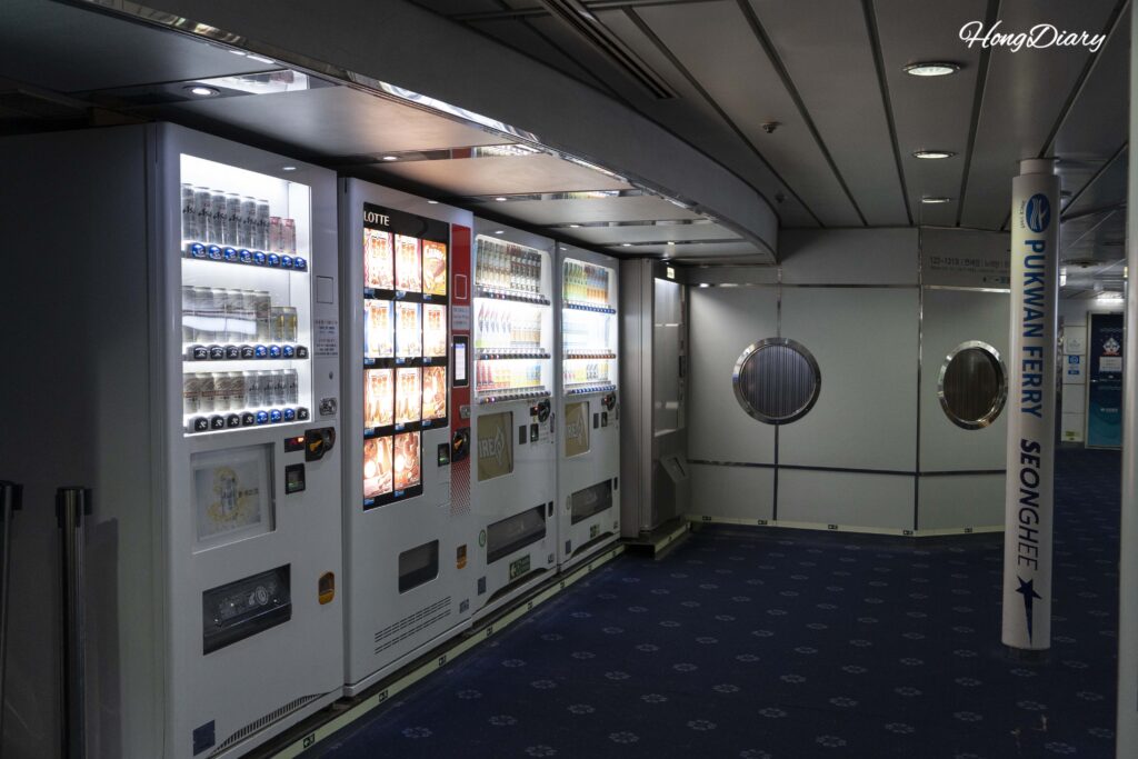 星希号4デッキに設置されたビール、アイスクリーム、飲料の自販機