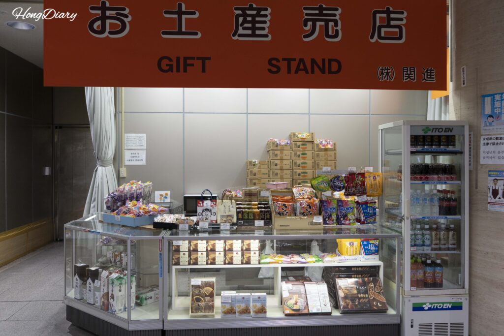 下関港国際ターミナル2階の売店