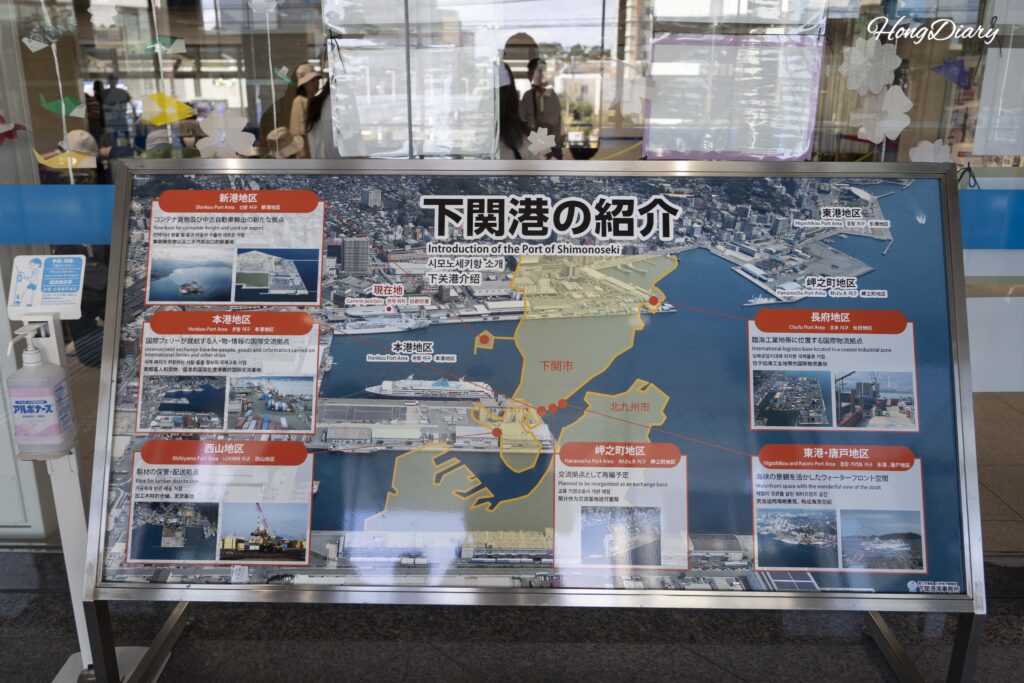 下関港国際ターミナル内の多言語案内板(日本語・韓国語・英語)