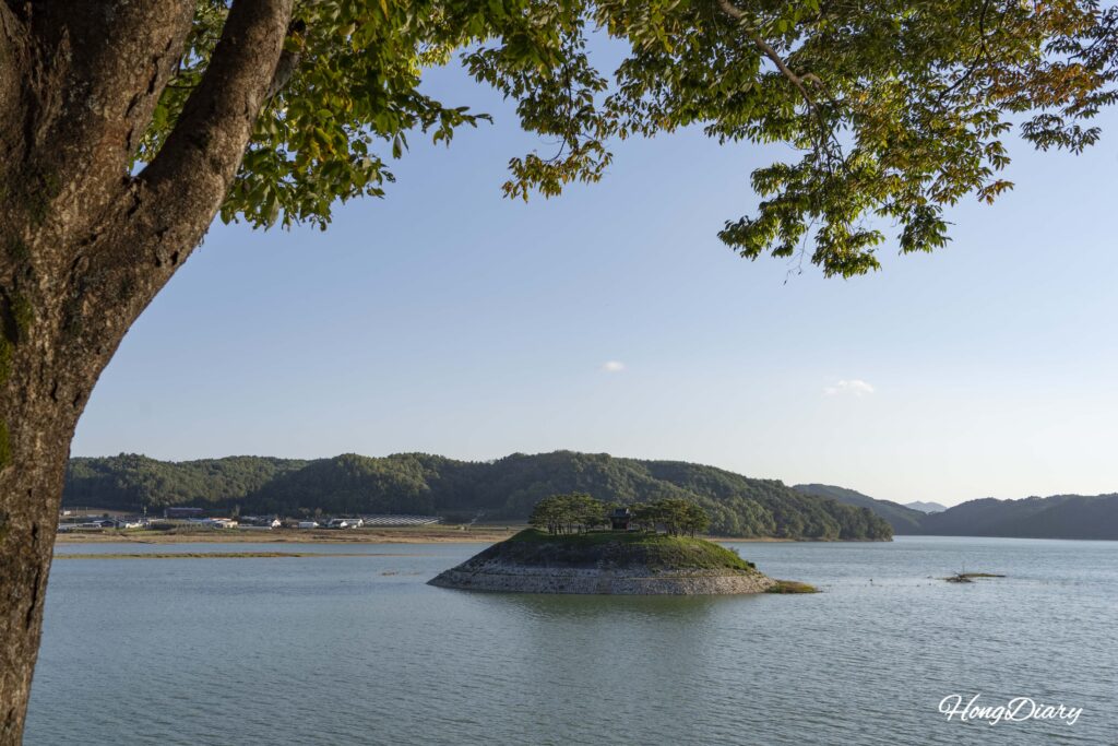 Sisadan, a stone platform on a small island in the Nakdong River near Dosan Seowon, Andong