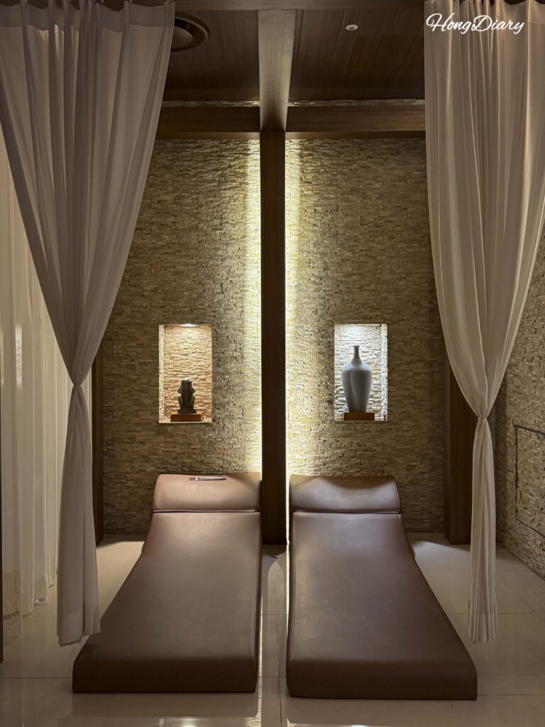 Private rest area inside Spa Land Busan with reclining chairs and curtains for individual privacy