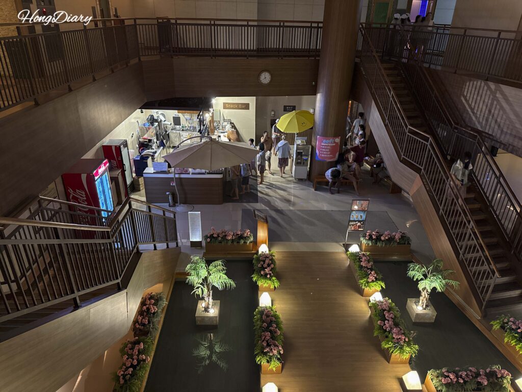 View from the second floor of Spa Land Busan showing the snack bar area and visitors waiting in line
