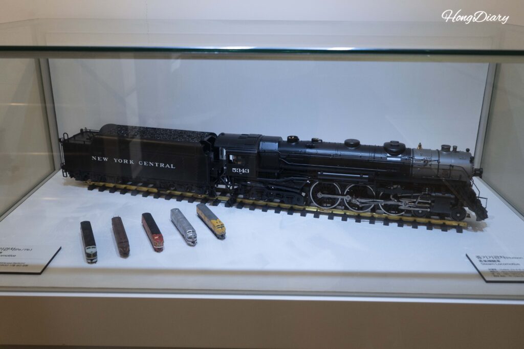 Detailed steam locomotive model displayed at Jinyeong Railway Museum Exhibition Hall 2 in Gimhae
