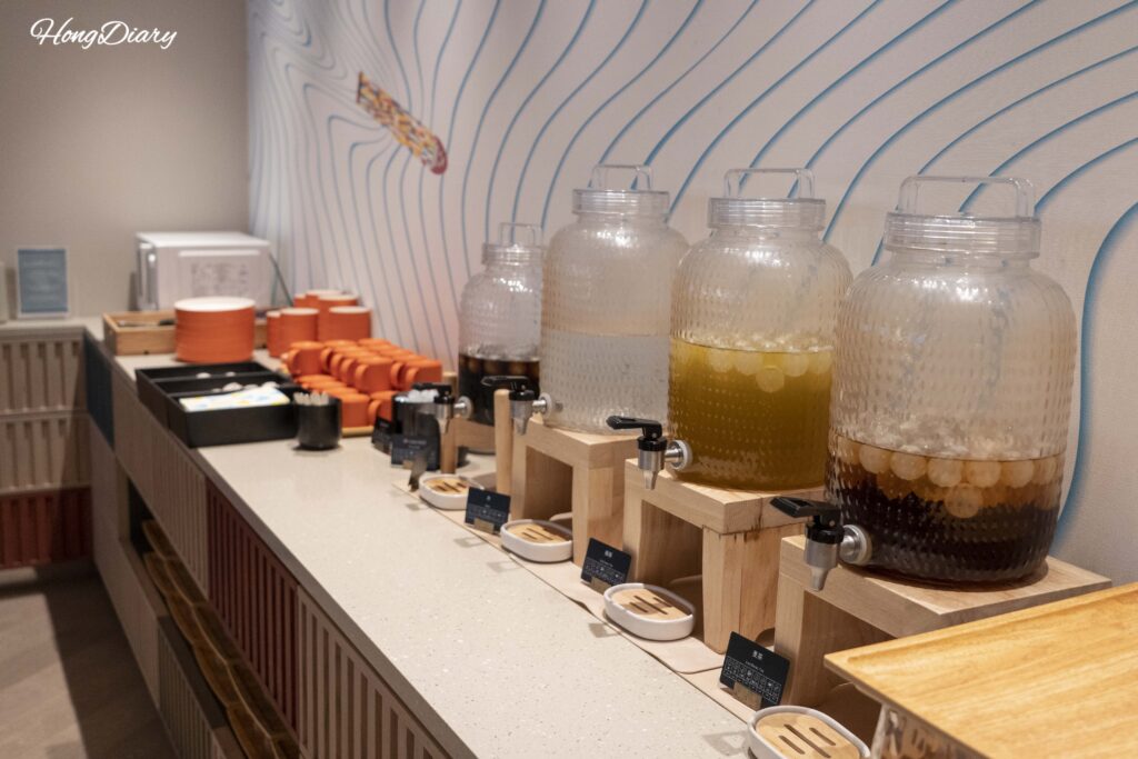 Beverage station with various teas alongside the baby food area at PUKU PUKU
