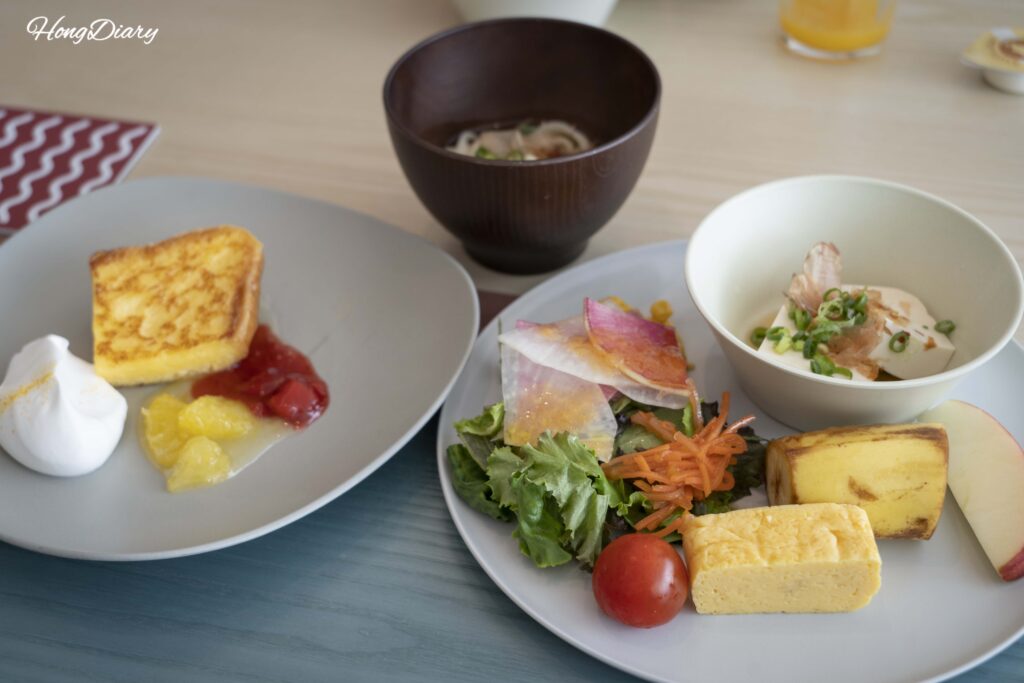 Breakfast plate with French toast, mixed salad, tamagoyaki, fruit, and tofu with soy sauce at PUKU PUKU