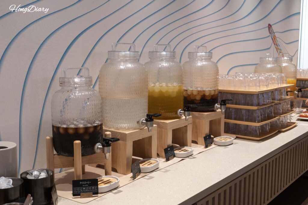 PUKU PUKUの飲み物コーナー——各種お茶のセレクション