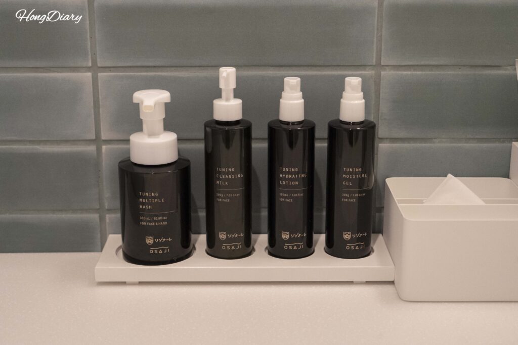 Amenidades de la marca osaji en el baño de RISONARE Shimonoseki